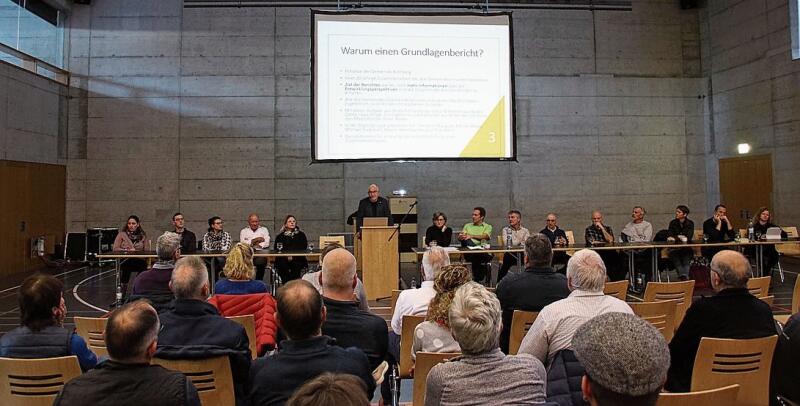 In der Mehrzweckhalle Zeglingen wurde der Grundlagenbericht vorgestellt.