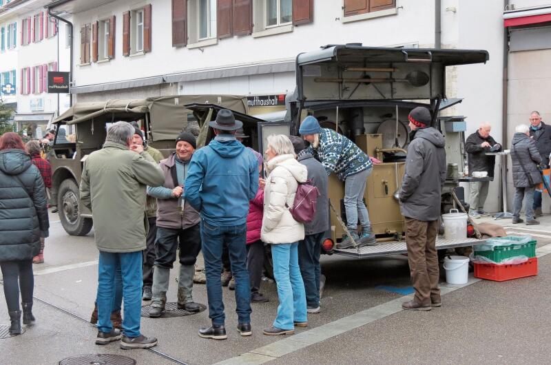 Die Gulasch-Kanone der Metzgerei Häring konnte sich über viel Kundschaft freuen.