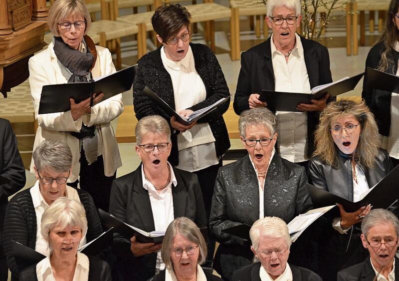 Vielfältige Chorklänge füllten stimmungsvoll und ergreifend den Kirchenraum.