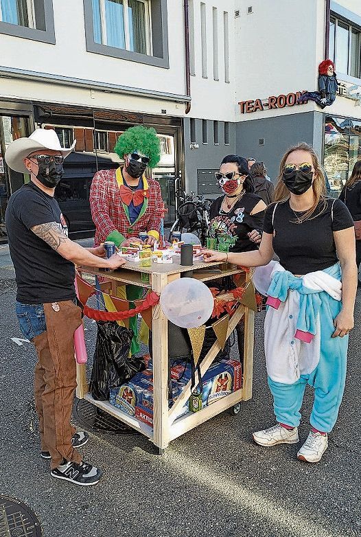 Vor dem Tea-Room ein Bierhalt auf dem Strichcode. Foto: S. Van Riemsdijk