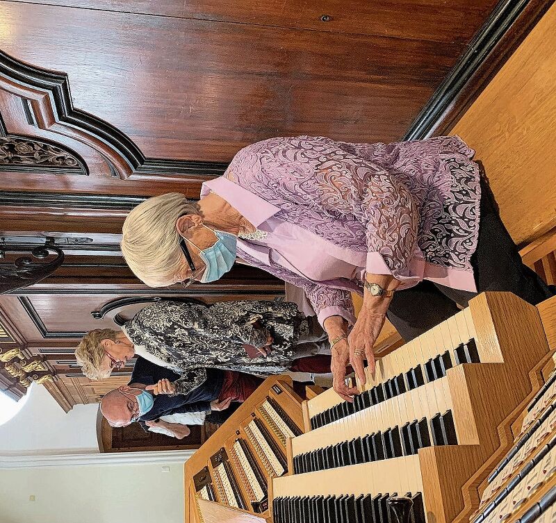 Rahel Weber begleitete Maya Wirz an der Orgel in Engelberg.Fotos: zvg