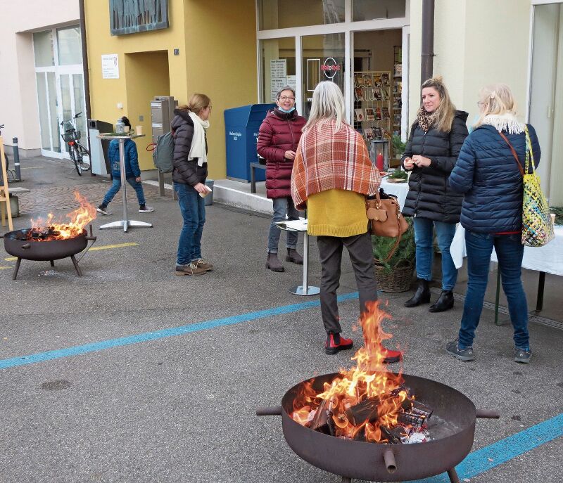 Feuerschalen sorgten für eine stimmungsvolle Atmosphäre.
