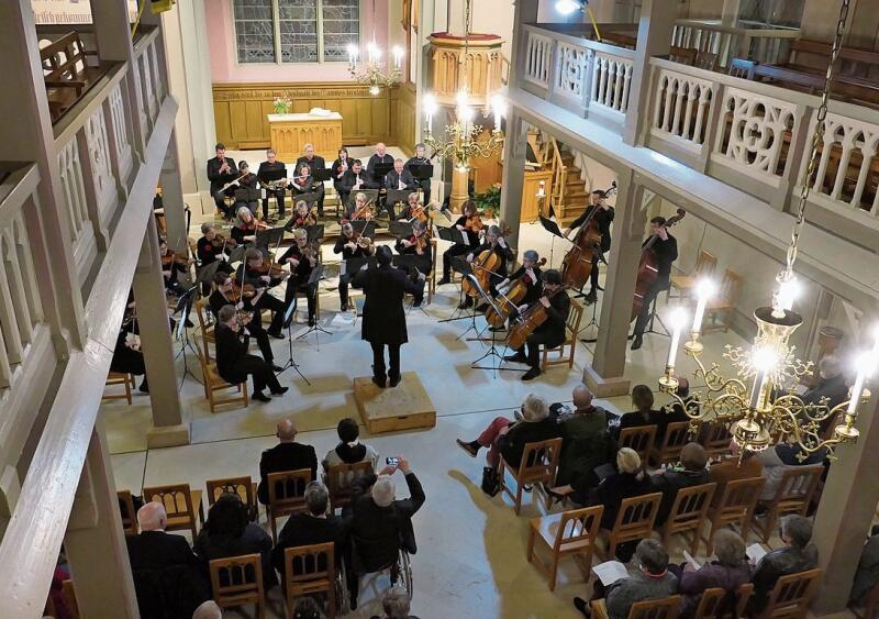 Erwartungsvolle Konzertbesucher in der Kirche St. Martin in Kilchberg.