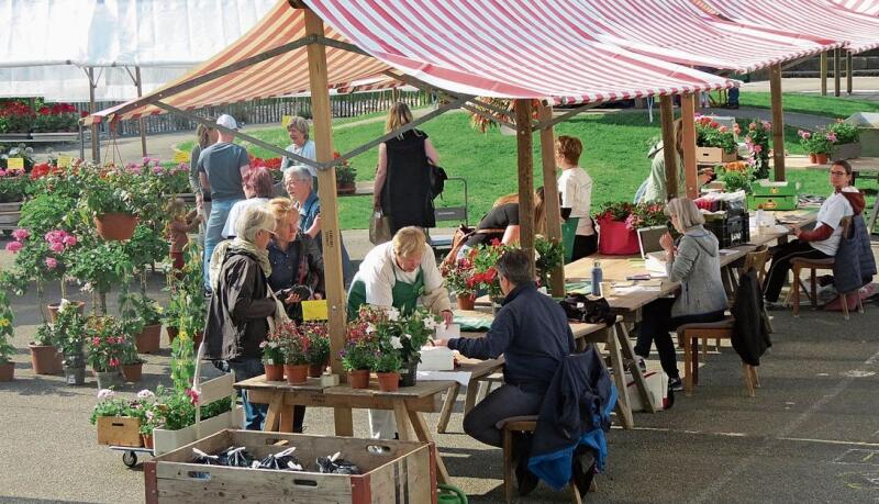 Nach zwei Jahren coronabedingter Pause lockte der Markt viele Blumenliebhaber an.