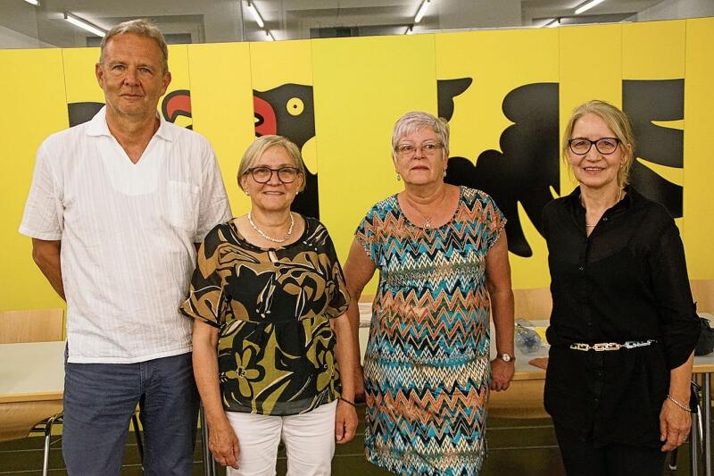 Thomas Faulstich, Margrit Rickenbacher, Ruth Lampart und Ursula Kuster brachten es zusammen auf 77 Amtsjahre.Fotos: o. graf