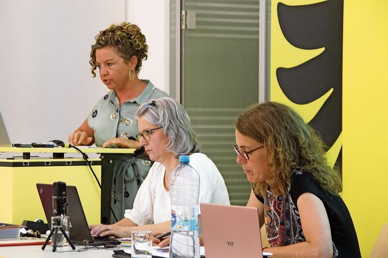 GR Karin Gysin, Verwalterin Tanja Wenger und GP Sabine Bucher (v.l.).