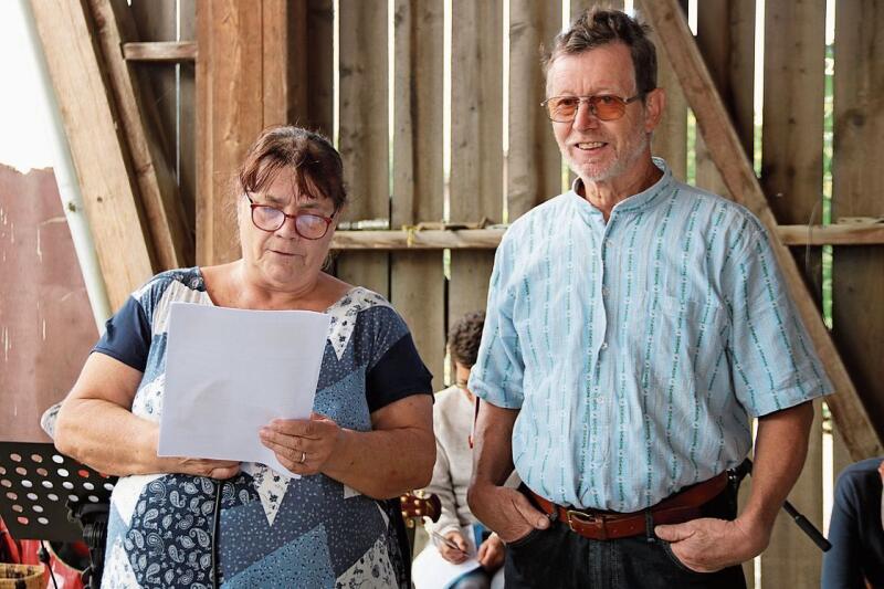 Auf dem Steinackerhof in Füllinsdorf empfing das Bauernpaar Johanna und Gregor Kapp zum regionalen Bauerntag 2022 der Bauerngebetsgruppe Nordwest.Fotos: b. bentolila