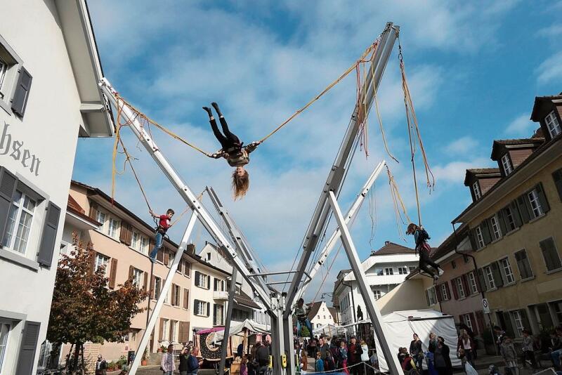 Fliegen aus eigener Kraft auf dem Trampolin.Fotos: u. handschin
