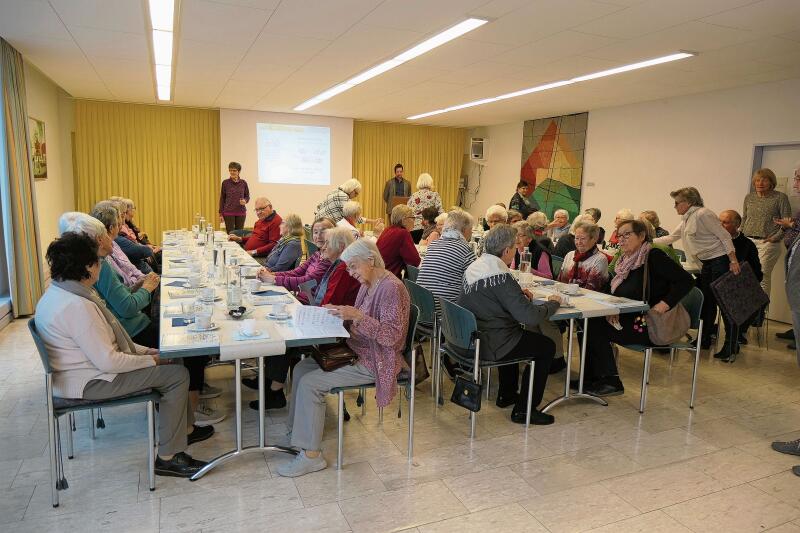 Rund 40 Gäste freuten sich am Altersnachmittag am Vortrag mit Singen und Gesprächen. Fotos: u. Handschin
