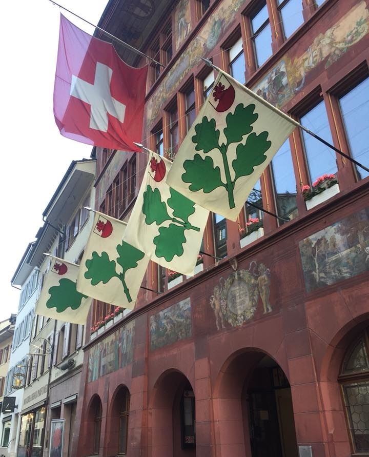 Die vier Rottenfahnen werden dieses Jahr nicht am Rathaus flattern.