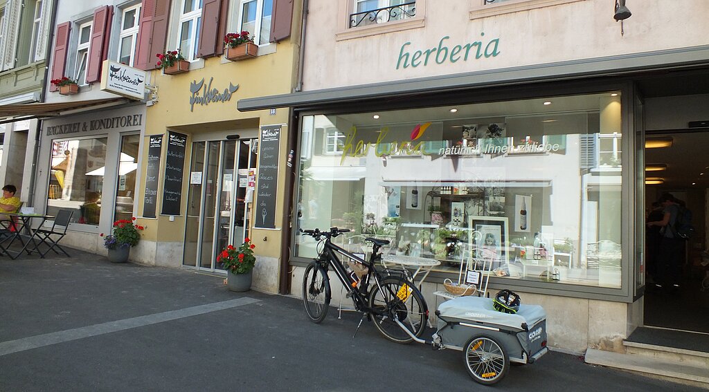 In der Bäckerei Confiserie Finkbeiner durfte gebacken werden und die Herberia durfte gewisse Lebensmittel verkaufen, aber für beide war die Zeit nicht einfach.